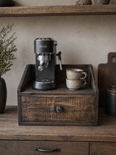 gruttersbak koffie houten gruttersbak koffie organizer hout koffie corner accessoires koffie station hout onderzetter koffiemachine hout landelijke keuken accessoires stoer sober wonen hoffz stijl keuken aura peeperkorn 